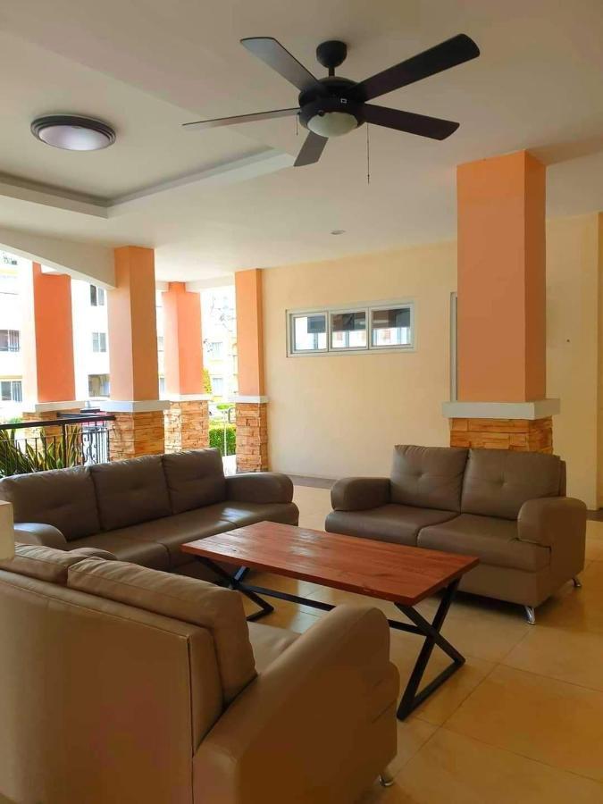 Appartamento Arezzo Davao Near Sm Lanang & Airport Esterno foto